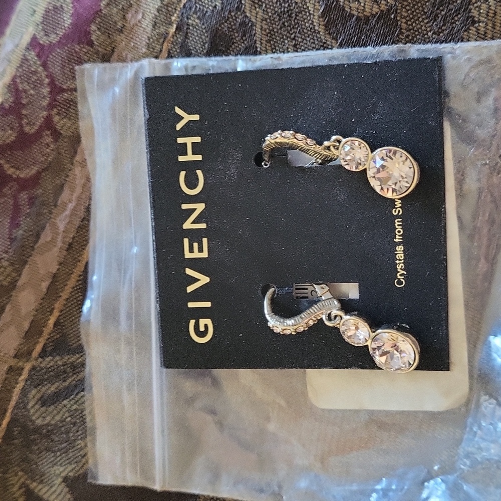 Givenchy bagged boxed gorgeous swarsowski pierced dangling earrings